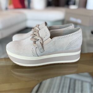 Dolce Vita Jhenee Platform Slip-on sz 7.5 in Dune Suede